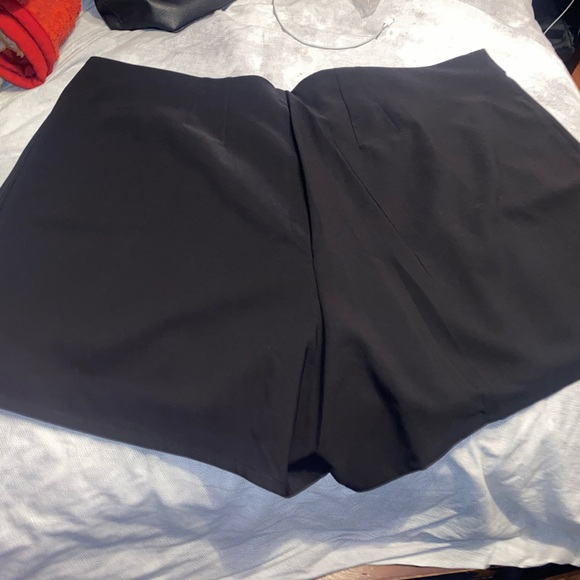 Torrid Black Pleated Skort - Picture 3 of 5